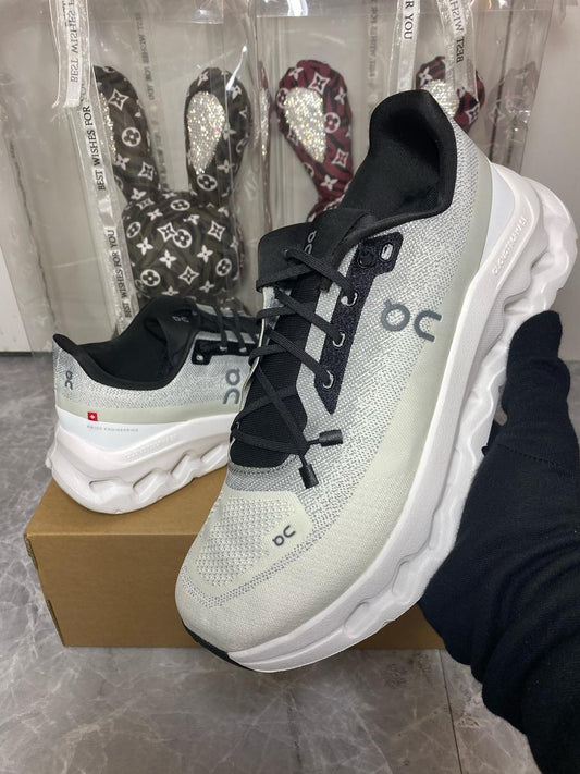 On Cloud White / Black