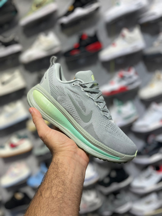Nike Vomero 18 Light Silver/Barely Volt/Dusty Olive/College Grey