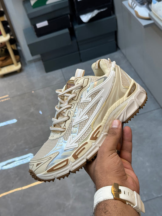 OFF WHITE Be Right Back