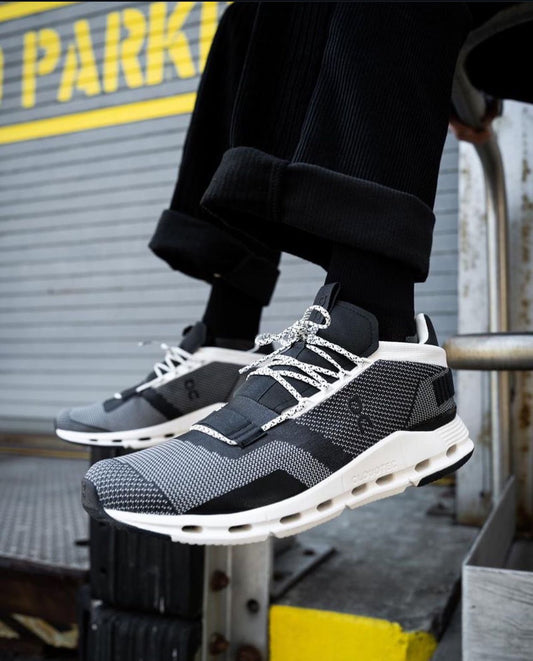 On Cloudnova ‘Black white’