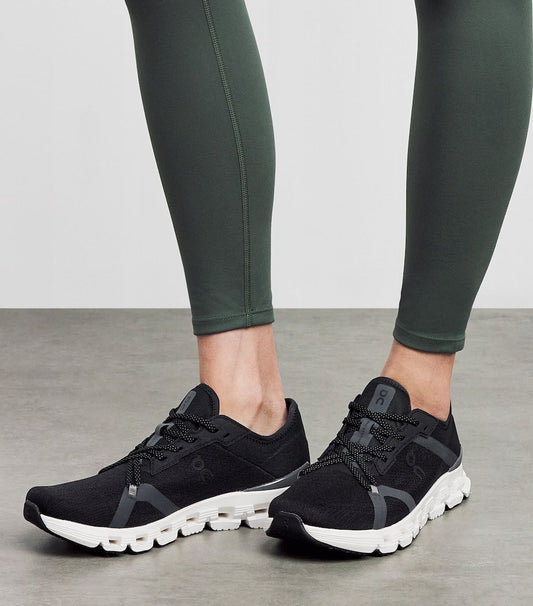 ON Cloud X 4 AD ‘Black and white’