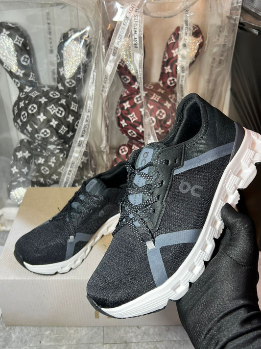 ON Cloud X 4 AD ‘Black and white’