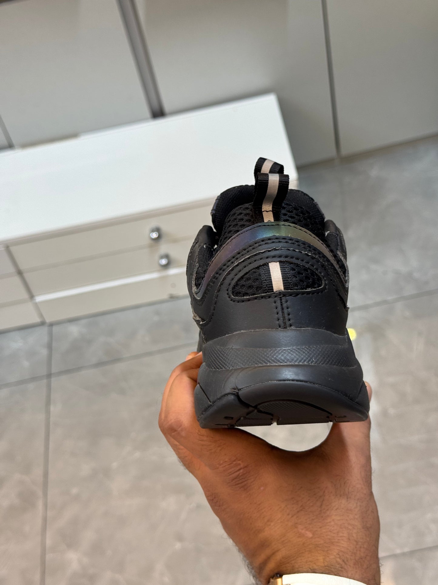 Dior B22