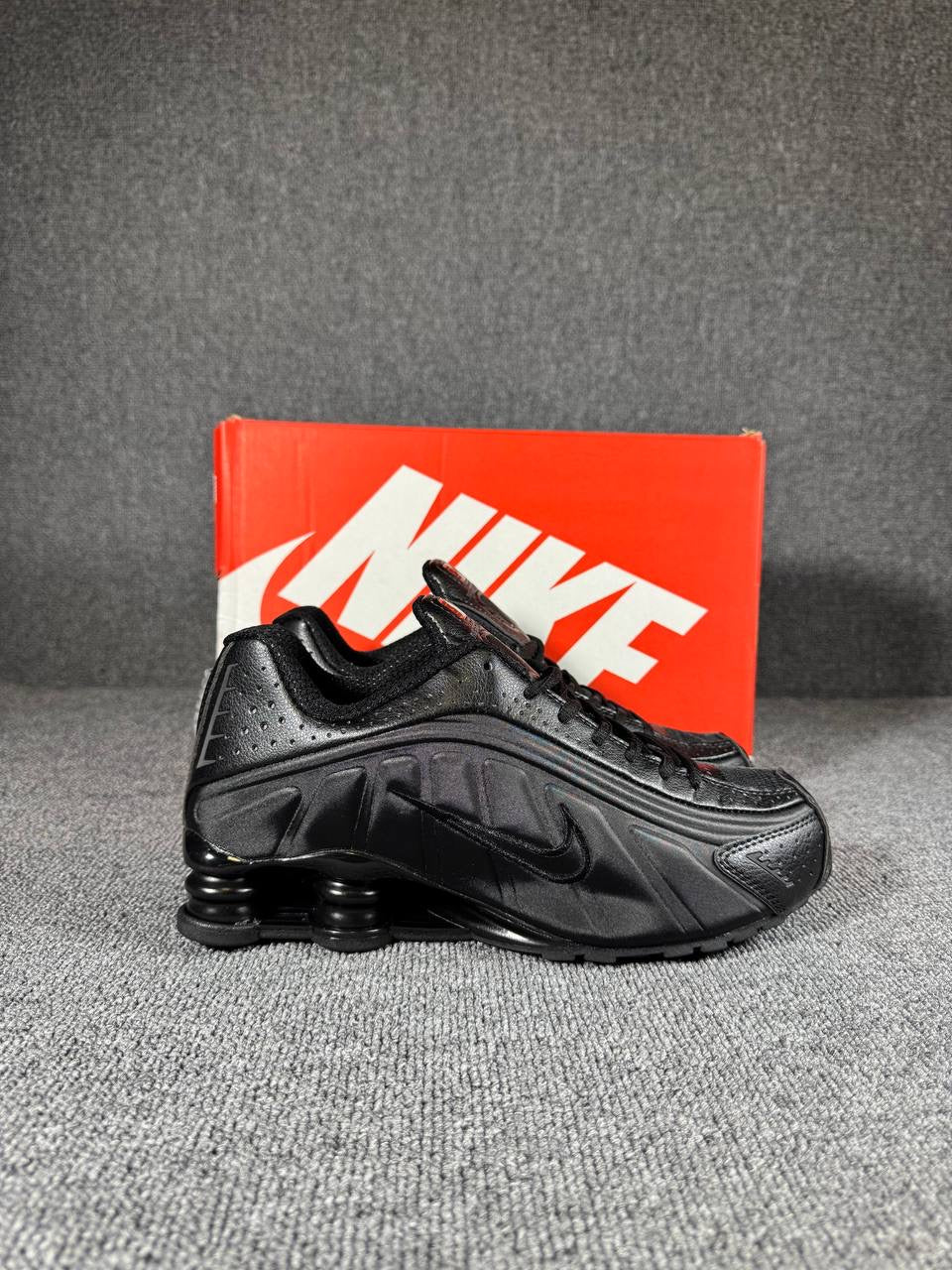 Nike Shox R4