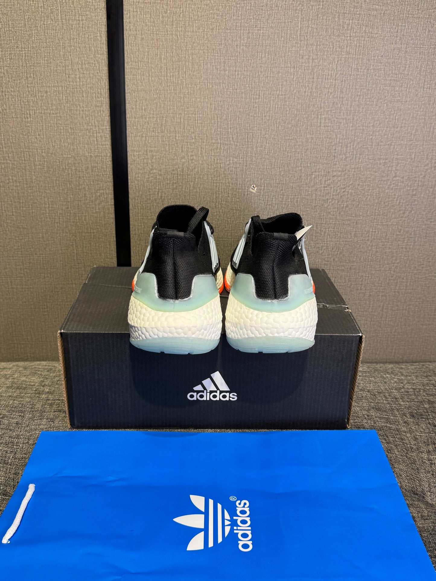 ADIDAS UltraBoost 21 Black