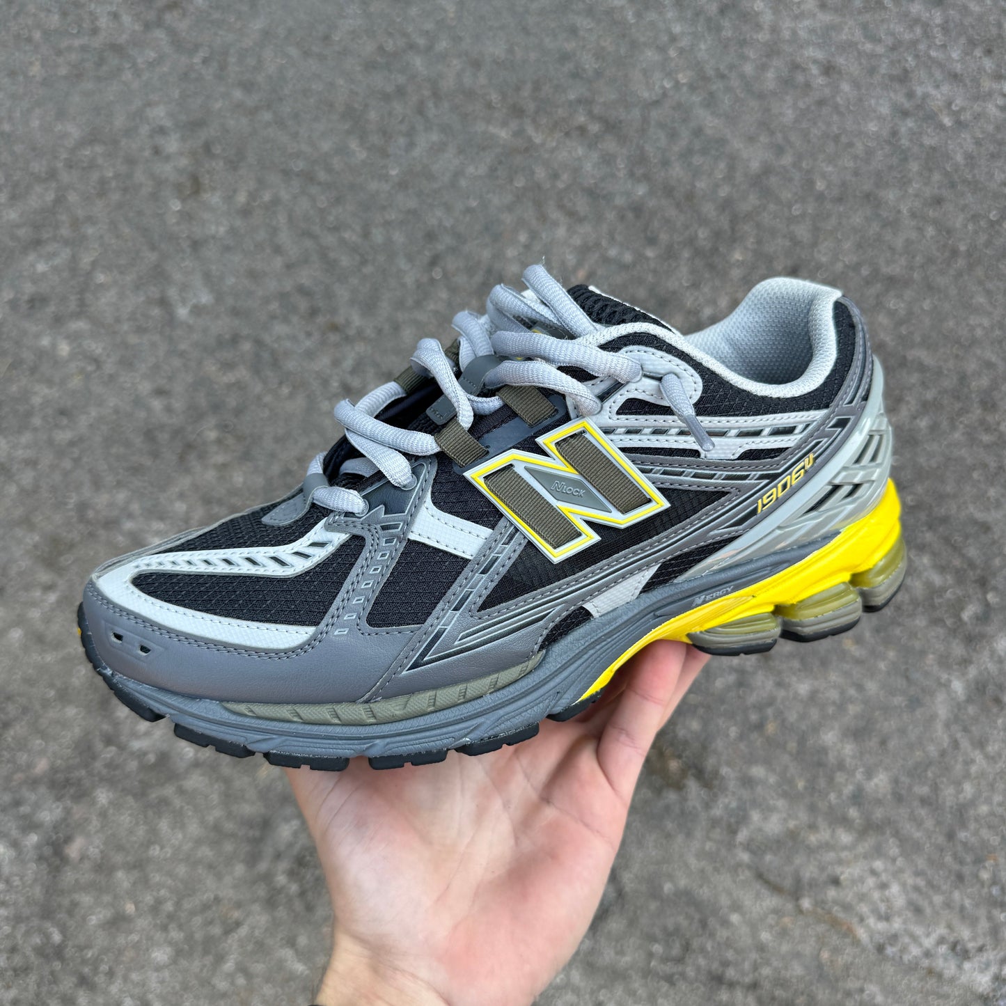 NEW BALANCE 1906 GREY