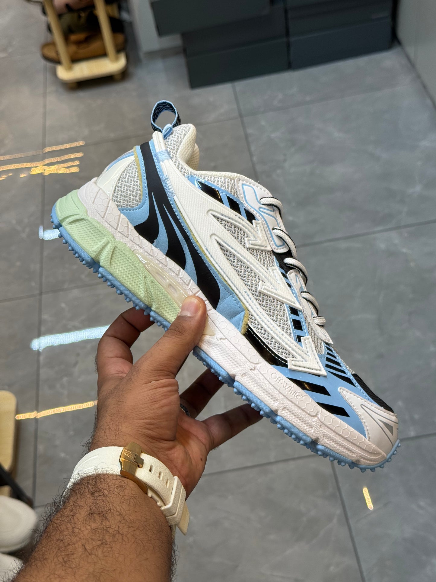 OFF WHITE Be Right Back