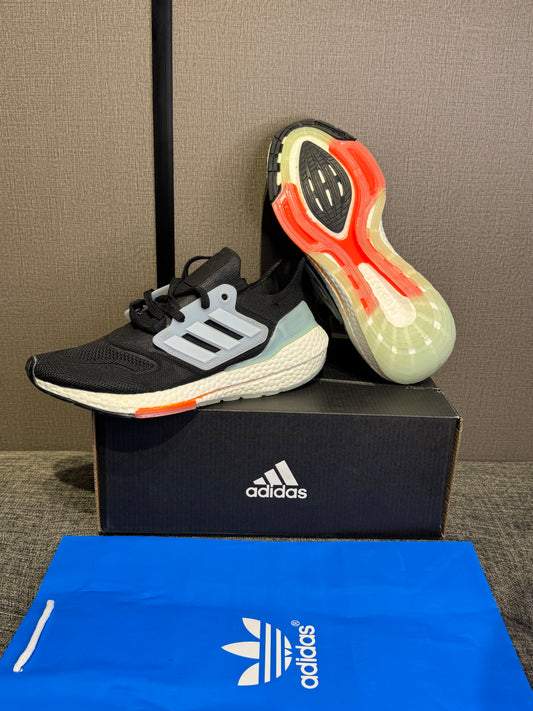 ADIDAS UltraBoost 21 Black