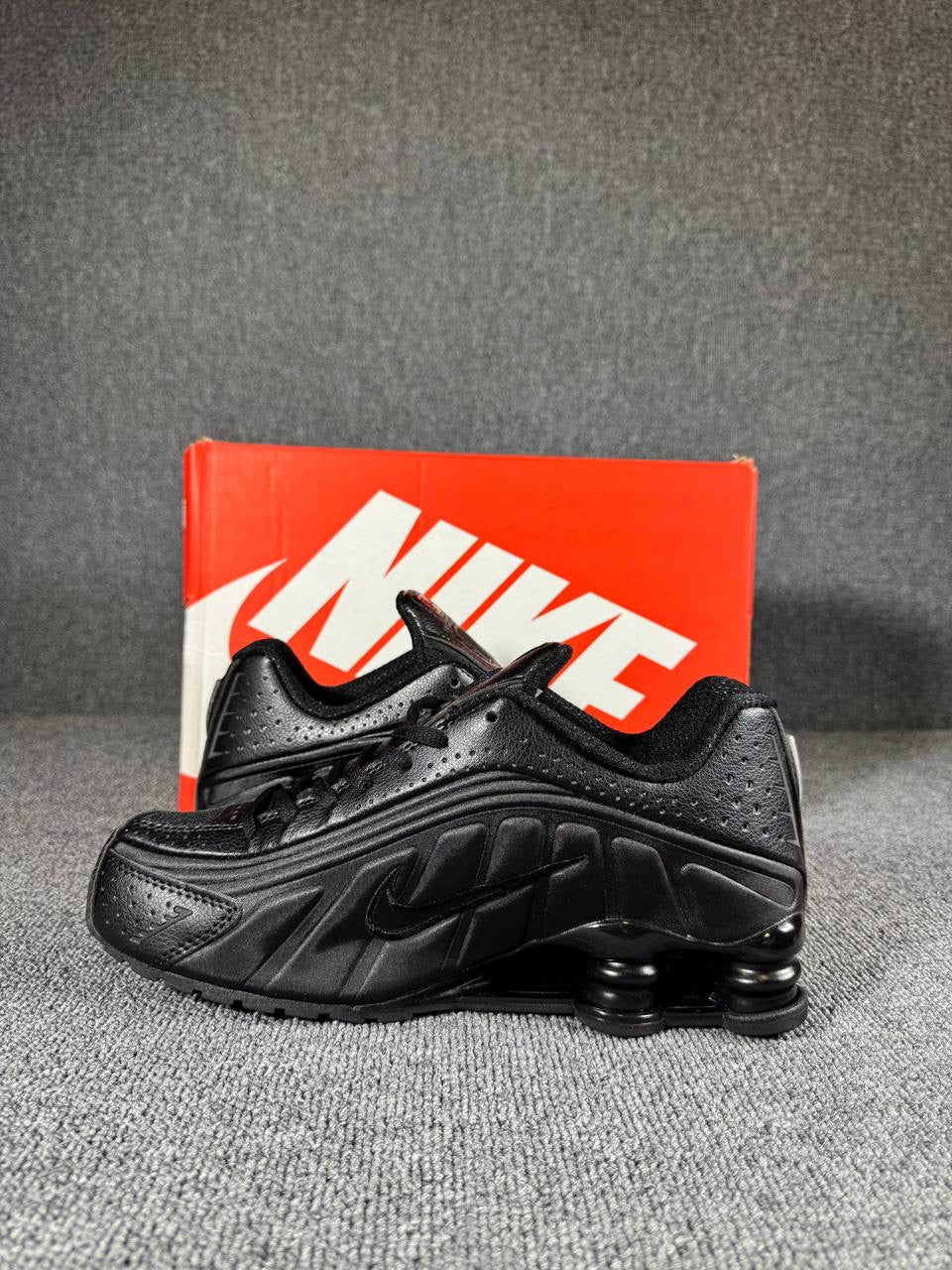 Nike Shox R4