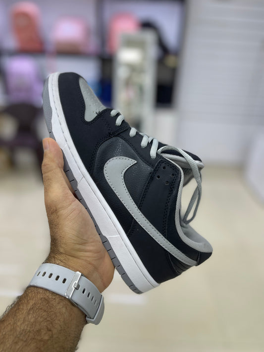 NIKE SB DUNK LOW PRO