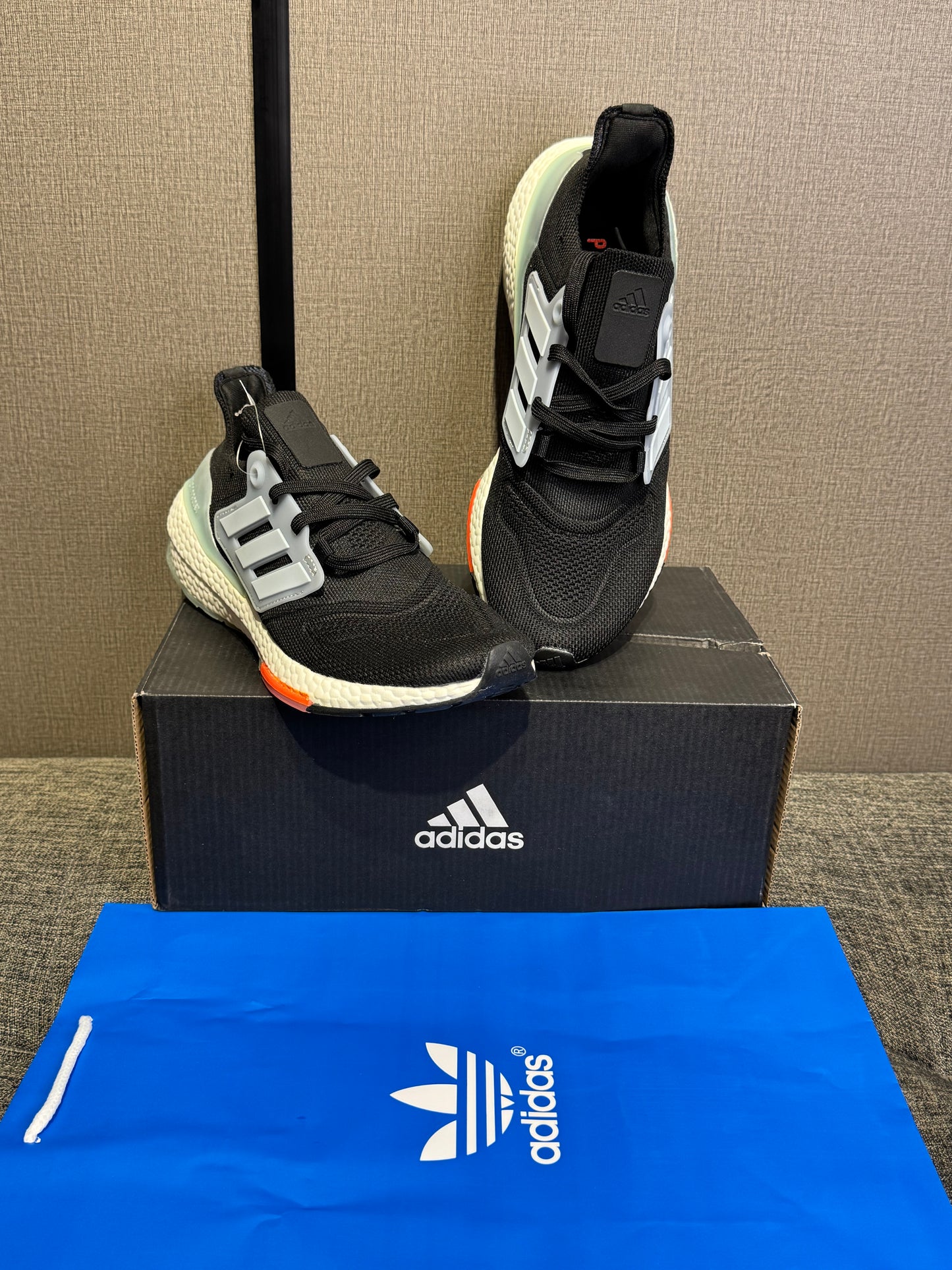 ADIDAS UltraBoost 21 Black