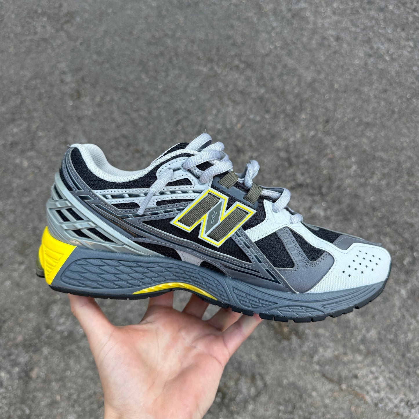 NEW BALANCE 1906 GREY