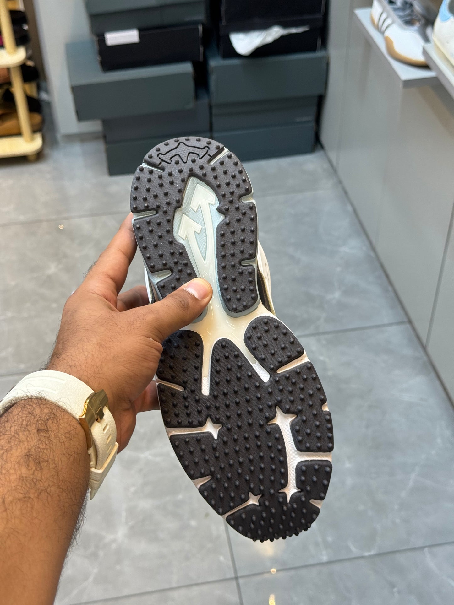 OFF WHITE Be Right Back