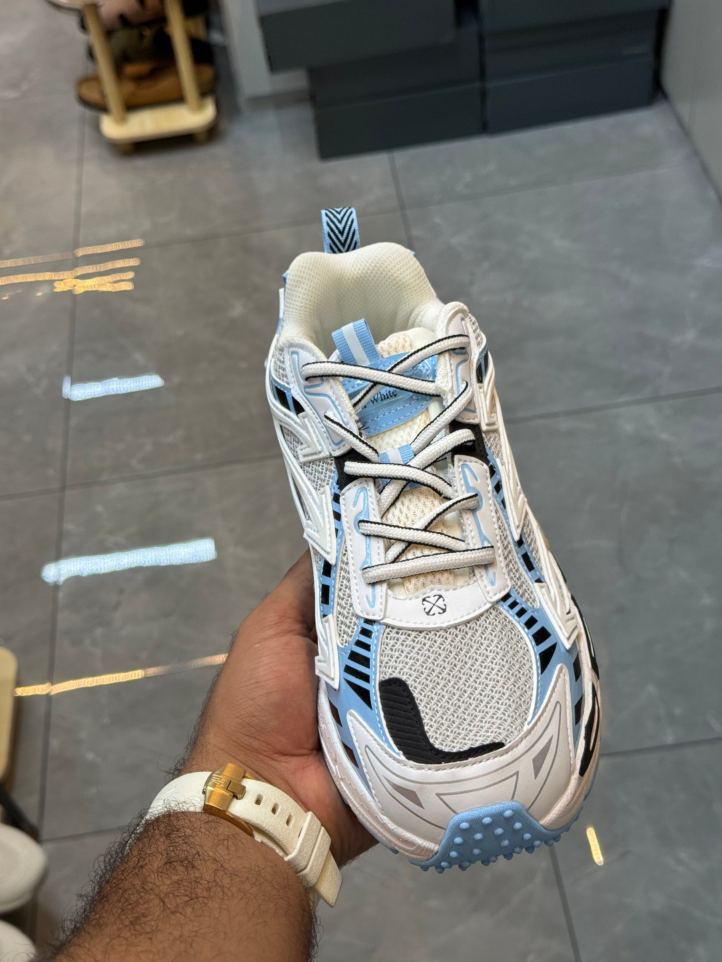 OFF WHITE Be Right Back