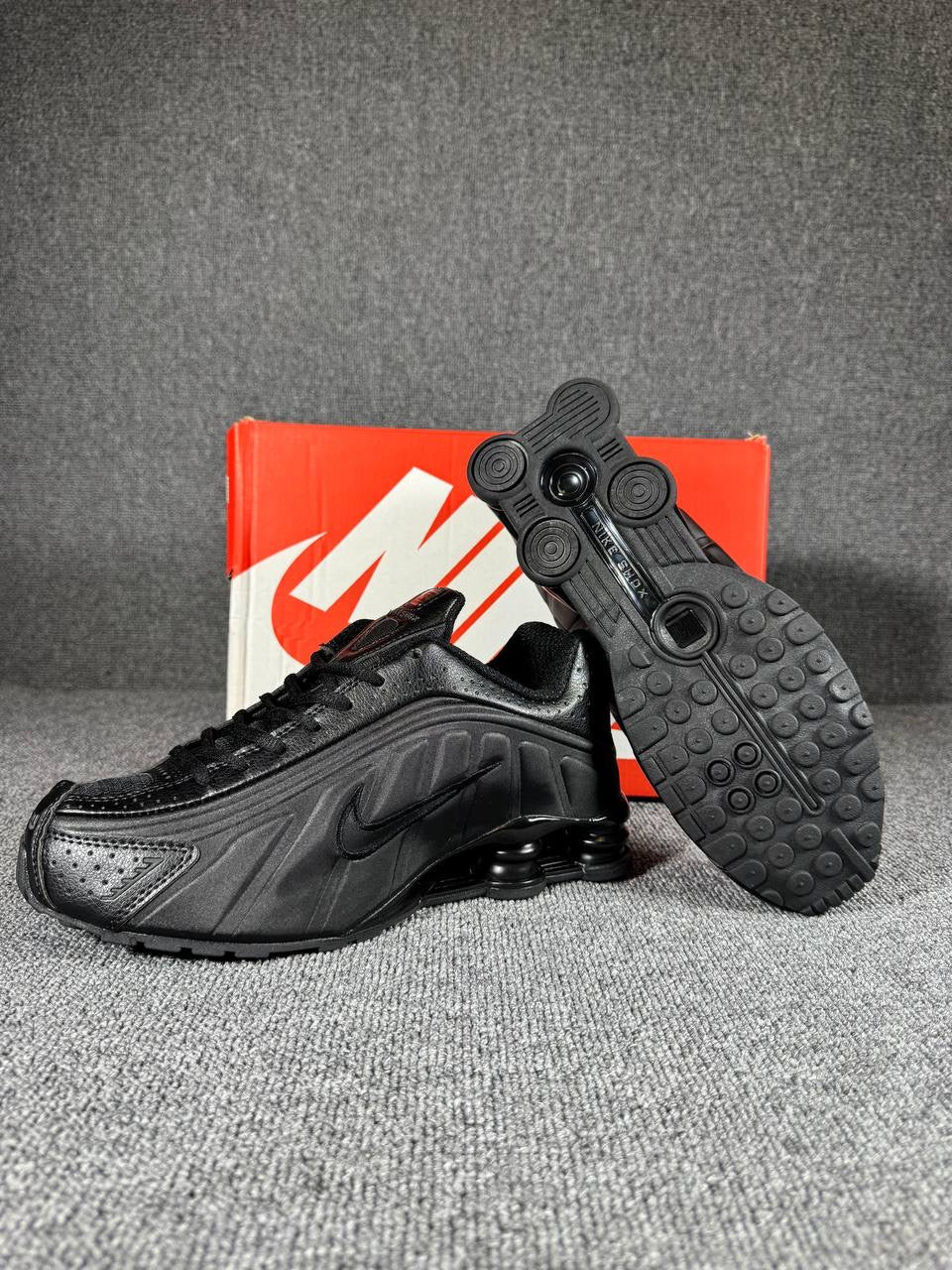 Nike Shox R4