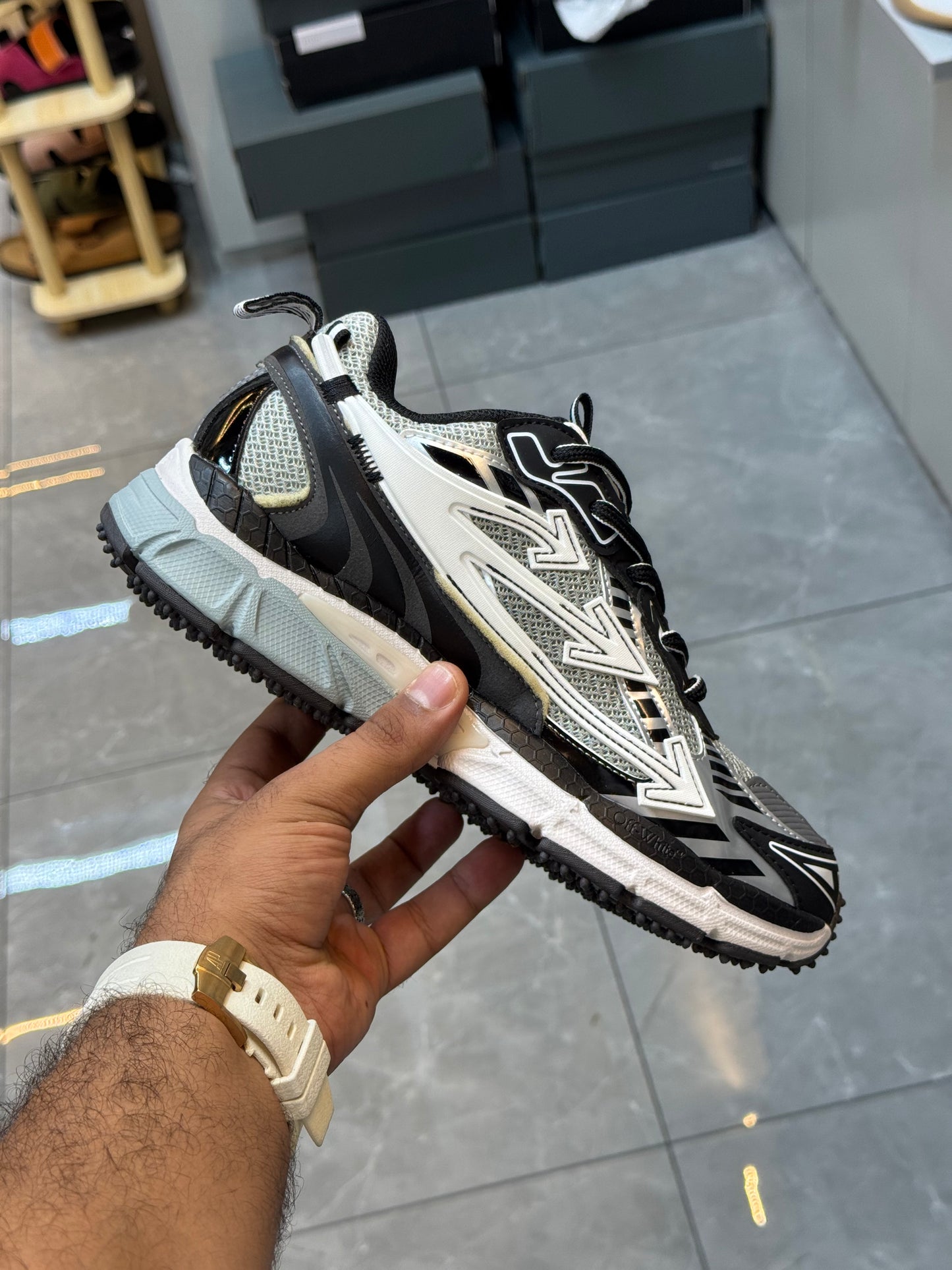 OFF WHITE Be Right Back