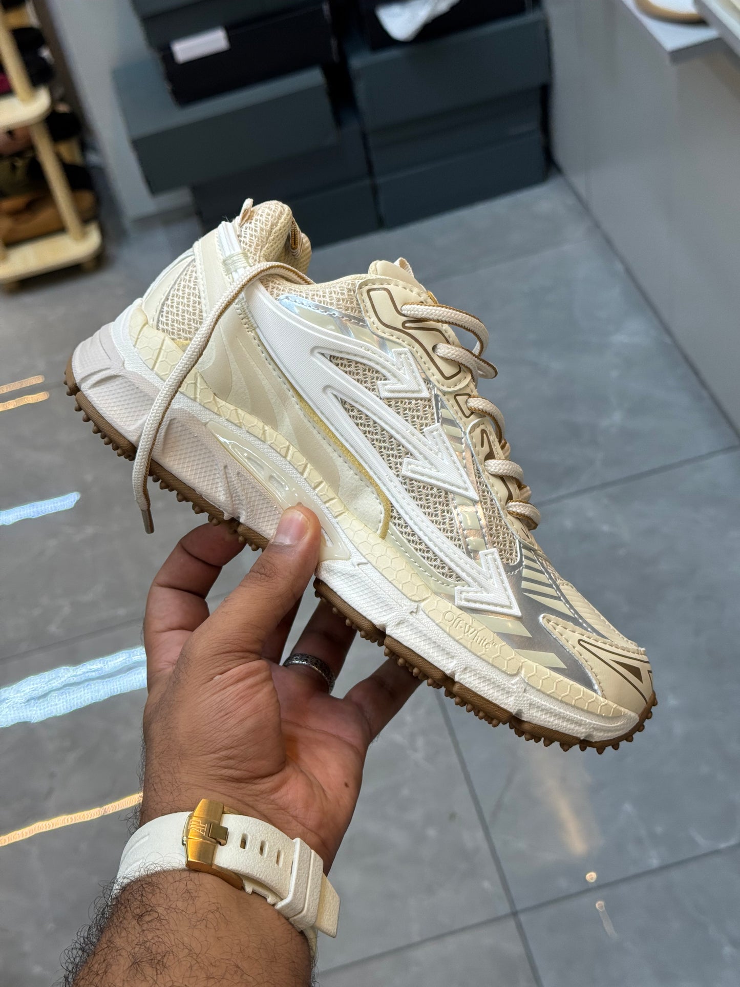 OFF WHITE Be Right Back