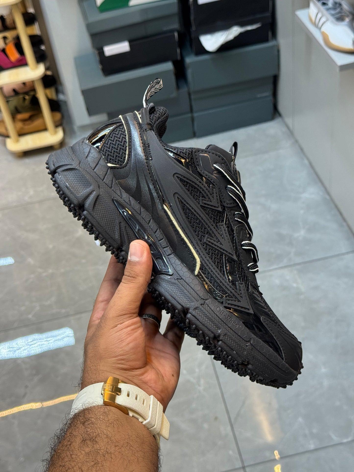 OFF WHITE Be Right Back
