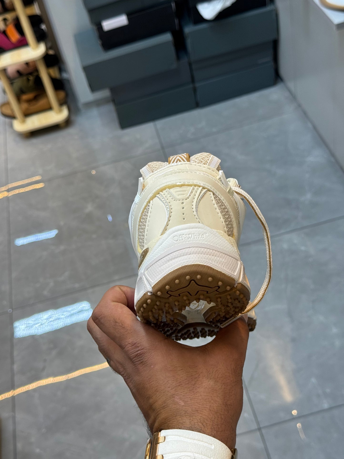 OFF WHITE Be Right Back