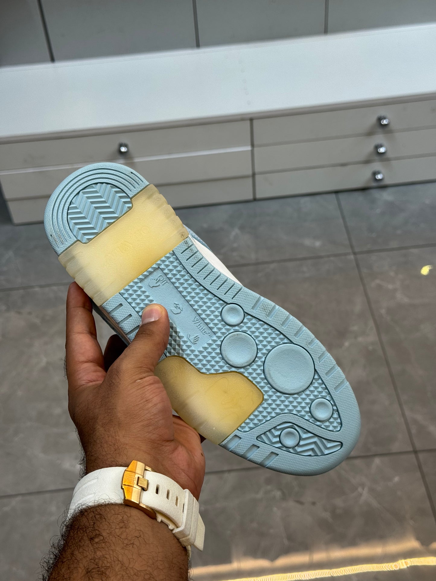 OFF WHITE Out Of Office