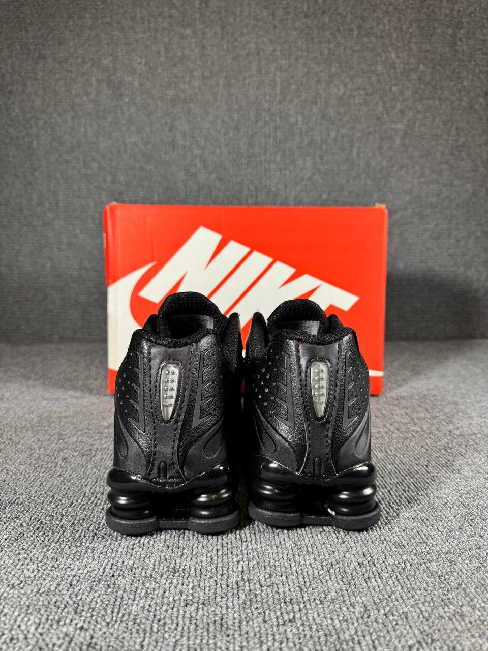 Nike Shox R4
