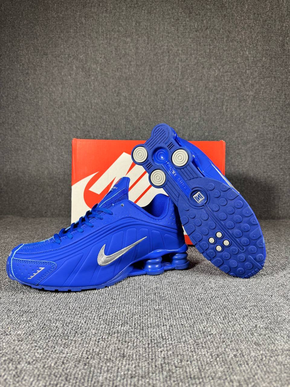 Nike Shox R4