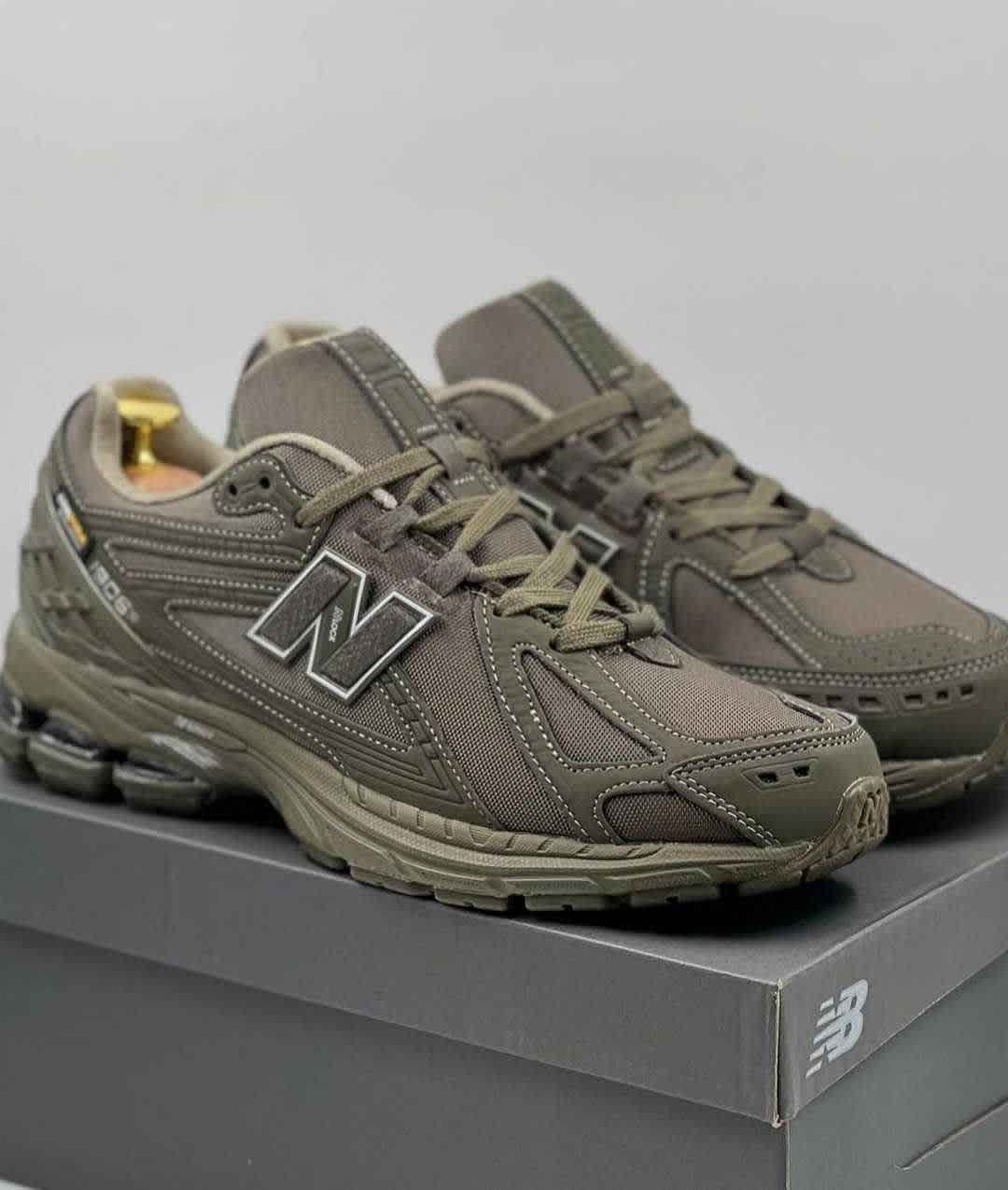 NEW BALANCE 1906 Military Green