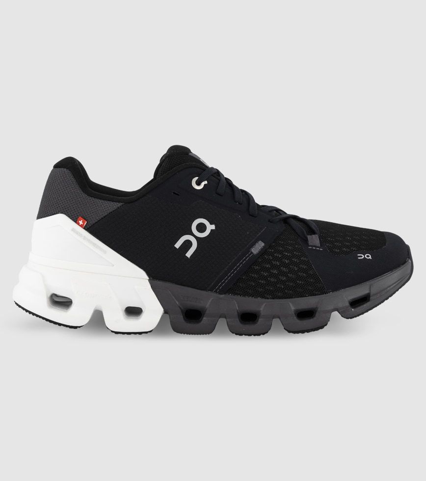 ON Cloud flyer ‘Balck/White’
